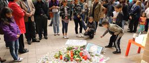 Nach der grausamen Tat vor einem Jahr erinnerten Nachbarn und Freunde in der Köthener Straße an Semanur S.