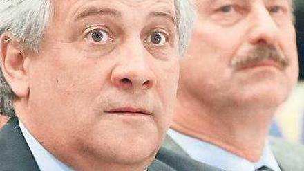Crashfall. Die EU-Kommissare Tajani (l.) und Kallas brennen für eCall. Foto: dpa