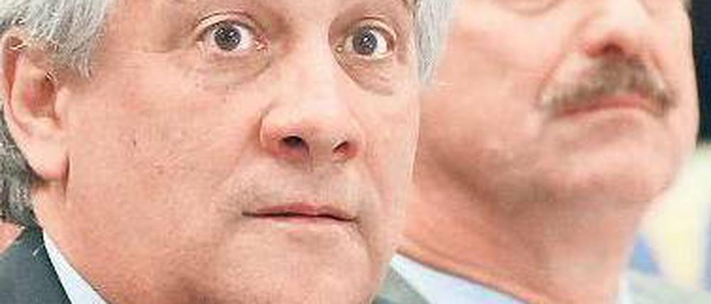 Crashfall. Die EU-Kommissare Tajani (l.) und Kallas brennen für eCall. Foto: dpa