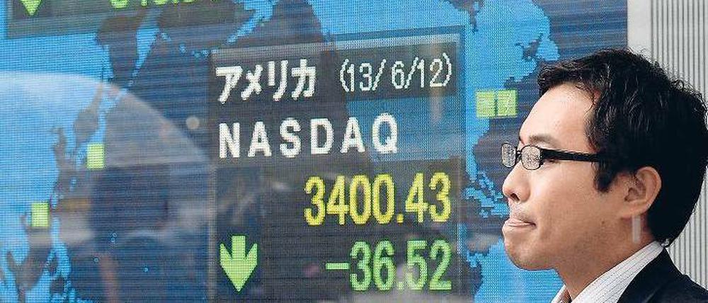 Lange Gesichter gab es am Donnerstag an der Tokioter Börse. In den vergangenen zwei Wochen hat der Nikkei-Index fast 20 Prozent verloren. 