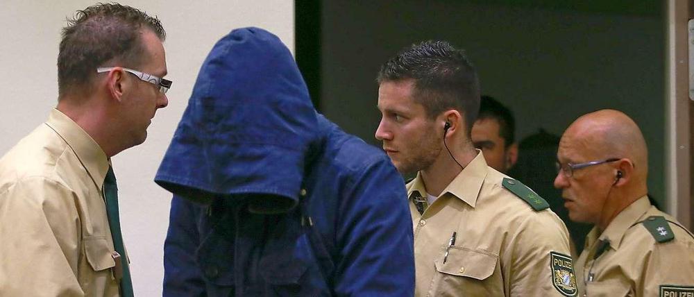 Angeklagt wegen Beihilfe zum Mord: Carsten S.
