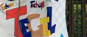 Es hört einfach nicht auf. Vor einem Jahr hatten sich die 300 000 Betroffenen unter den Tegeler Flugrouten gefreut, dass bald Ruhe einkehren würde. Doch daraus wurde nichts, das bunte Plakat wurde wieder in den Schrank gelegt. Für unbestimmte Zeit. 