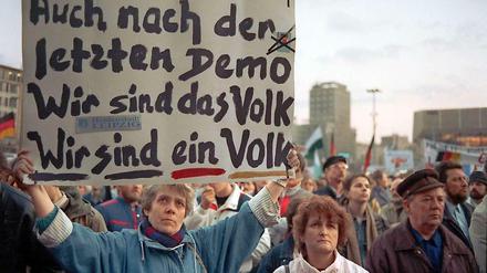 Wer ist nach der letzten Demo das Volk? Um den Slogan tobt ein Markenrechtsstreit. Die Stadt Leipzig will verhindern, dass zwei Männer aus dem rechten Spektrum gewerbliche Rechte an der Wortmarke "Wir sind das Volk" erhalten.