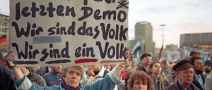 Wer ist nach der letzten Demo das Volk? Um den Slogan tobt ein Markenrechtsstreit. Die Stadt Leipzig will verhindern, dass zwei Männer aus dem rechten Spektrum gewerbliche Rechte an der Wortmarke "Wir sind das Volk" erhalten.