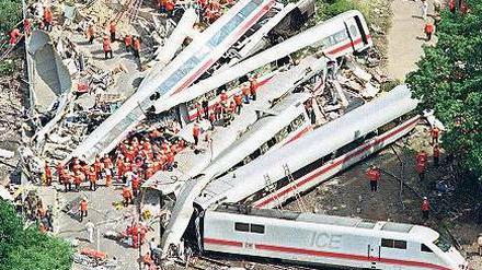 Die Katastrophe. 101 Menschen starben vor 15 Jahren im ICE 884 bei Eschede. Foto: dpa