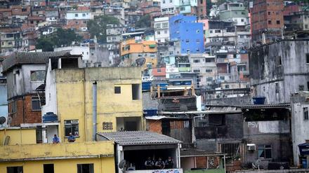 Blick auf eine Favela in Rio de Janeiro