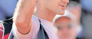 Die Liebe nicht erwidert. Das Publikum hätte Roger Federer auch einen Sieg gegen den Einheimischen Jo-Wilfried Tsonga gewünscht. Doch Federer gelang einfach nichts. Foto: dpa