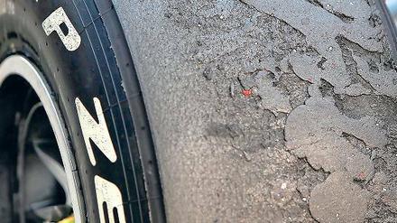 Abreibung. Die heimlich getesteten neuen Reifen bringen Mercedes Probleme. Foto: dpa
