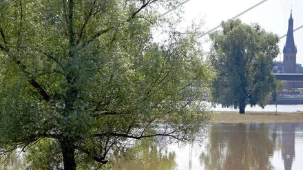 Die Flut beim Nachbarn, das Leid der Nachbarn? „Le Monde“ erwähnte es in einer kleinen Meldung, die anderen beiden Blätter erwähnten nichts.