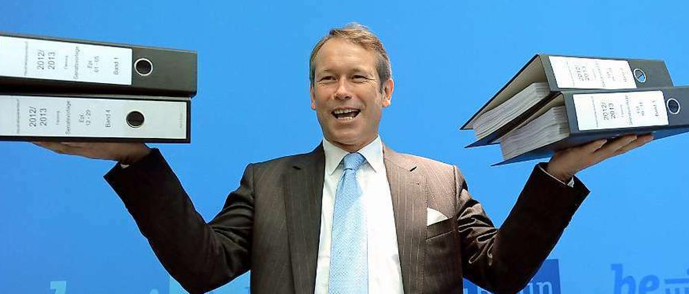 Muss doch zu stemmen sein - Finanzsenator Ulrich Nußbaum will die fehlende Milliarde im Haushalt durch Einsparungen und höhere Einnahmen wieder hereinholen.