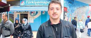 In Sorge vereint. Für viele Türken oder türkischstämmige Berliner gibt es derzeit nur ein Thema. Auch Musab Gün diskutiert bereits seit Tagen mit Freunden und Bekannten über die Politik Erdogans und die Entwicklung in der Türkei.