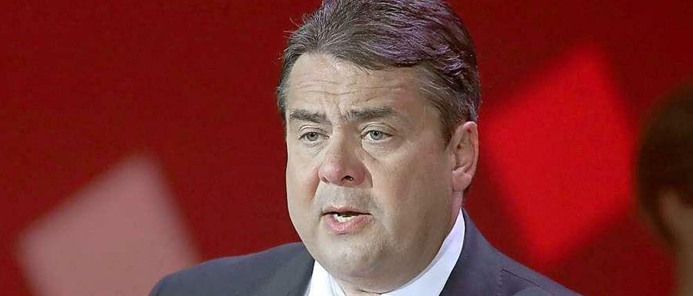 „Angela Merkel will die Deutschen zum zweiten Mal für dumm verkaufen" sagt SPD-Chef Sigmar Gabriel