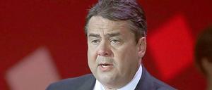 „Angela Merkel will die Deutschen zum zweiten Mal für dumm verkaufen" sagt SPD-Chef Sigmar Gabriel