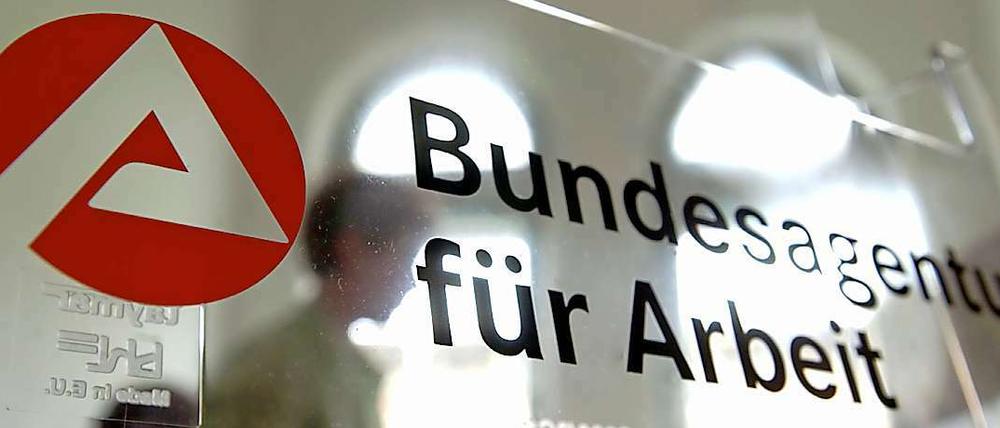 Weniger als drei Millionen Arbeitslose hatte es zuletzt im vergangenen Dezember gegeben.