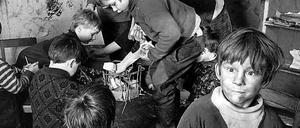 In den Kinderläden der 70er Jahre wurde antiautoritär erzogen. Hier ein Bild aus Bochum aus dem Jahr 1971. Erwachsene nutzten die Ideologie der Regelfreiheit, um pädophile Neigungen auszuleben.