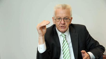 Nach dem Atomunfall von Fukushima wurde der heute 65-Jährige im Mai 2011 zum baden-württembergischen Ministerpräsidenten gewählt. Seine Popularität ist ungebrochen.