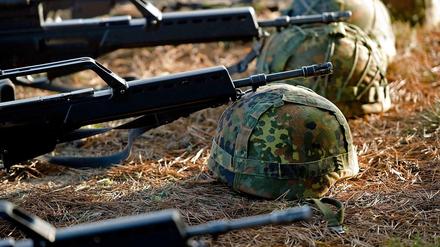 Die Debatte um das Sturmgewehr G36 von Heckler & Koch macht Maiziere das Leben zusätzlich schwer