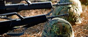 Die Debatte um das Sturmgewehr G36 von Heckler & Koch macht Maiziere das Leben zusätzlich schwer