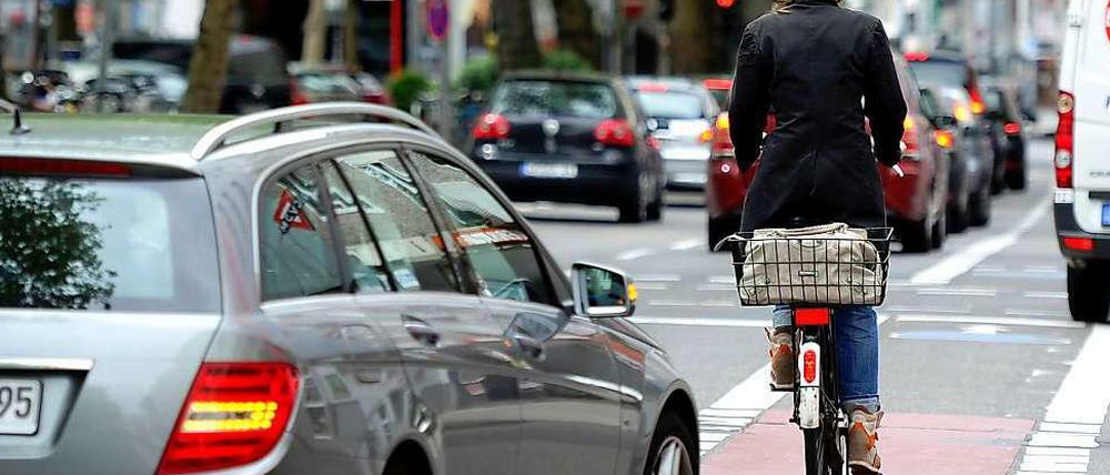 Google Maps soll über das Handy-Betriebssystem Android künftig auch Radfahrer den Weg weisen.