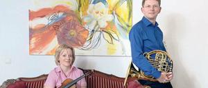 Engagement im Duett. Antje Lueg, Augenärztin aus Halensee (Geige), und Hans-Jürgen Nabel, Chefarzt für Geriatrie aus Gatow (Horn), haben den nächsten Charityauftritt mit Orchester am 2. Juni am Gendarmenmarkt. 