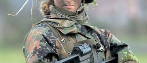 Verbesserungsfähig. Das Gewehr G36 ist die Standardwaffe für die Bundeswehr – aber es ist für Dauerfeuer gar nicht konzipiert. Foto: Reuters