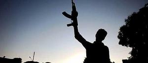 Immer mehr Salafisten aus Deutschland beteiligen sich am syrischen Bürgerkrieg - laut neuen Verfassungsschutz-Informationen sind mehr als 50 Salafisten Richtung Syrien unterwegs.