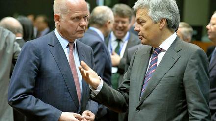 Schwierige Verhandlungen. Der britische Außenminister William Hague (links) und sein belgischer Amtskollege Didier Reynders am Montag in Brüssel.