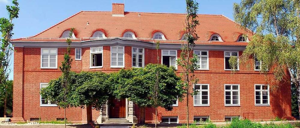Hoffnungsvolle Gründung. In einem repräsentativen Gebäude an der Pacelliallee in Dahlem eröffnete die DUW 2009; vor einem Jahr zog sie nach Wilmersdorf um.