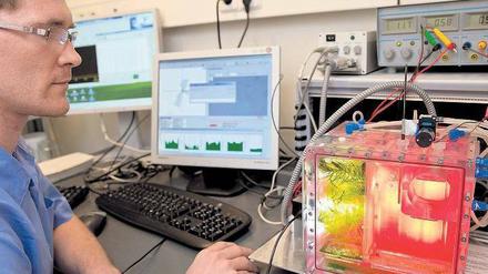 Teure Technik. Mit dem Aufwand für die technische Ausstattung eines Projekts steigen die Kosten. Das bringt Unis mit starken Natur- und Technikwissenschaften in Rankings ganz nach vorne. Im Bild ein Aquarium, das die Uni Erlangen-Nürnberg ins All schickte.