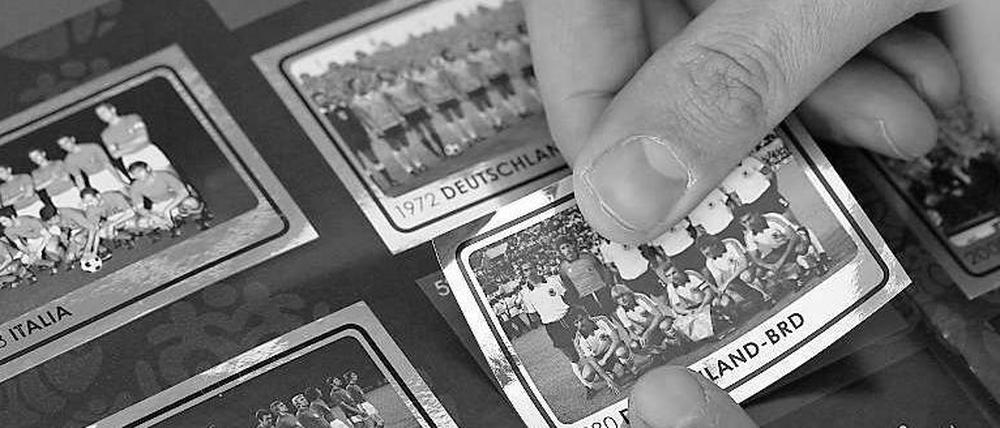Anfassen verboten: Ohne Westverwandtschaft war es in der DDR kaum möglich an Sammelbildchen aus dem Westen zu kommen.