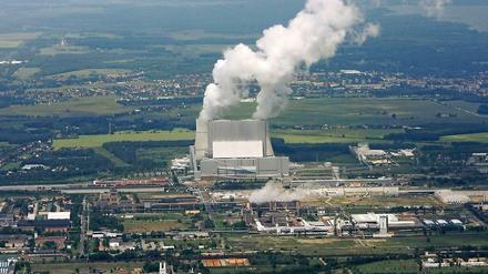 Wenn der Senat seine Klimaschutzziele erreichen will, sind radikale Veränderungen nötig. Im Bild zu sehen: Vattenfall Kraftwerk im brandenburgischen Schwarze Pumpe und den davor befindlichen Industriepark.