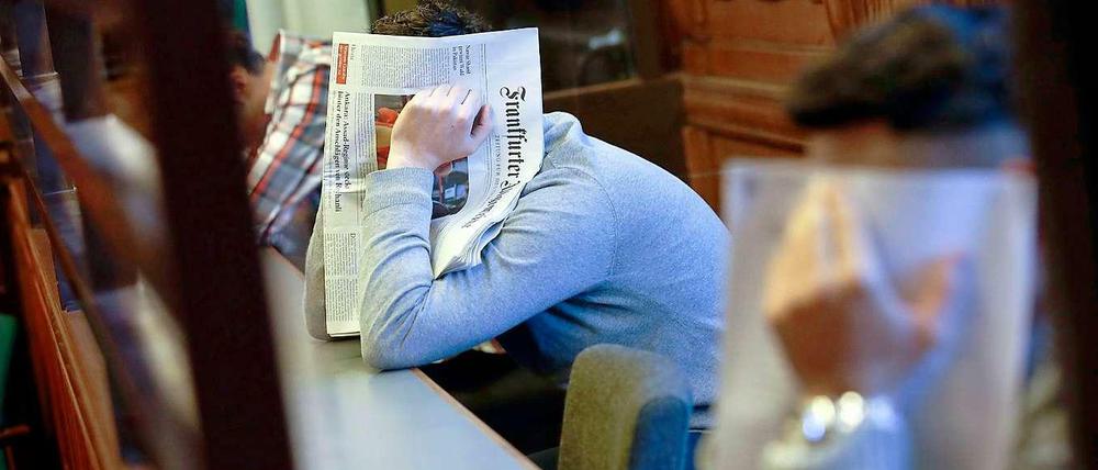 Prozessauftakt im fall Jonny K.: Die Angeklagten verbergen ihre Gesichter.