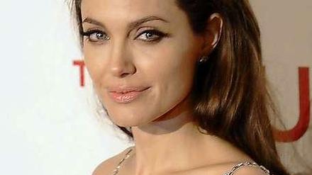 Angelina Jolie hat sich die Brüste abnehmen lassen.