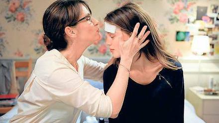 Doppelleben. Marine Vacth (rechts, hier mit Geraldine Pailhas) verdingt sich in Ozons „Jeune &amp; Jolie“ heimlich als Callgirl. 