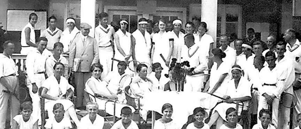 Der Tennis-Club Grün-Weiß Nikolassee auf einer Aufnahme von 1929