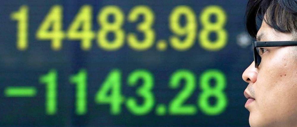 Absturz. Die Börse in Tokio brach am Donnerstag um mehr als sieben Prozent ein. 