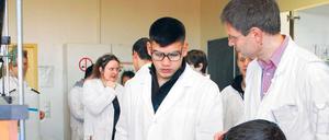 Hoher Anspruch: Schüler der Helmholtz-Sekundarschule im Labor des Lise-Meitner-Oberstufenzentrums.