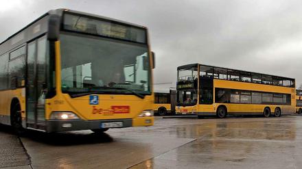 Bisher galt die BVG als Vorreiterin, was die automatische Absenkung der Busse betrifft. Das könnte sich bald ändern.