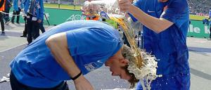 Abkühlung: Bei der Aufstiegsfeier war Peter Niemeyer dabei. Spielen kann er zurzeit nicht.