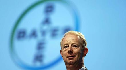 Rede und Antwort steht Bayer-Chef Marijn Dekkers am Freitag in Köln den Aktionären des Pharma- und Chemiekonzerns.