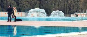 Jetzt geht’s los. Im Kreuzberger Prinzenbad ist alles für den Beginn der Badesaison bereit. Die Bäderbetriebe zogen hier eine positive Bilanz.