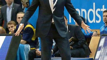 Energiespender. Sasa Obradovic ist an der Seitenlinie mit Leidenschaft dabei.