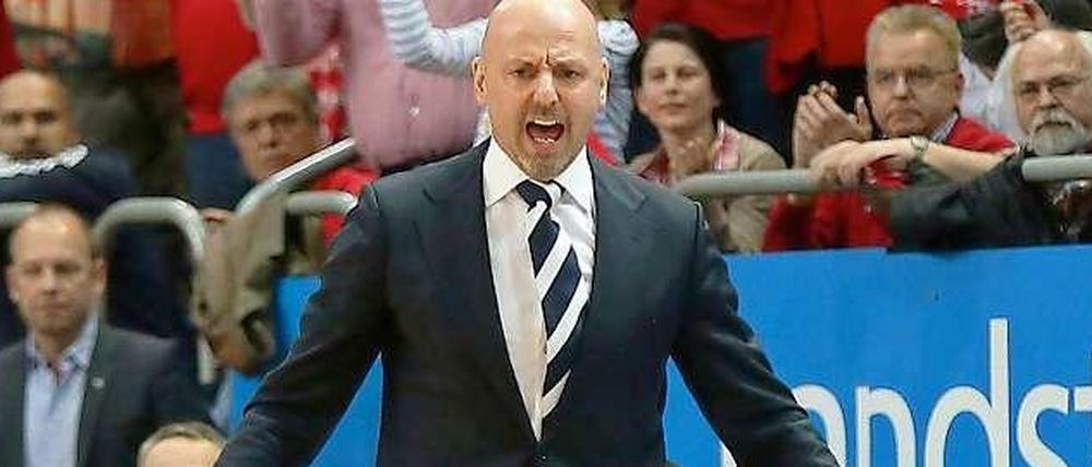Energiespender. Sasa Obradovic ist an der Seitenlinie mit Leidenschaft dabei.