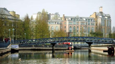 Wohnen am Wasser: Am Tegeler Hafen lässt es sich nicht nur besonders idyllisch, sondern auch vergleichsweise preiswert wohnen.