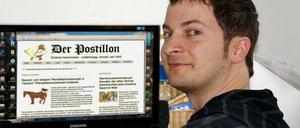 Guckt frech, schreibt frech. Stefan Sichermann bei der Arbeit.