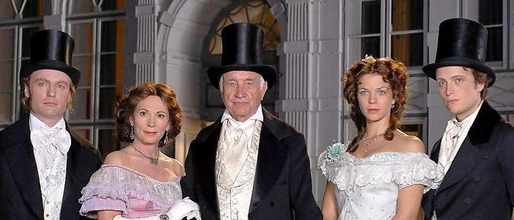 Der alte Buddenbrook (hier ein Bild aus der Verfilmung mit Armin Mueller-Stahl in der Hauptrolle) gilt als Symbol für den prosperierenden, aber ehrbaren Kaufmann. Doch auch in Thomas Manns Roman läuft so manches Geschäft aus dem Ruder.