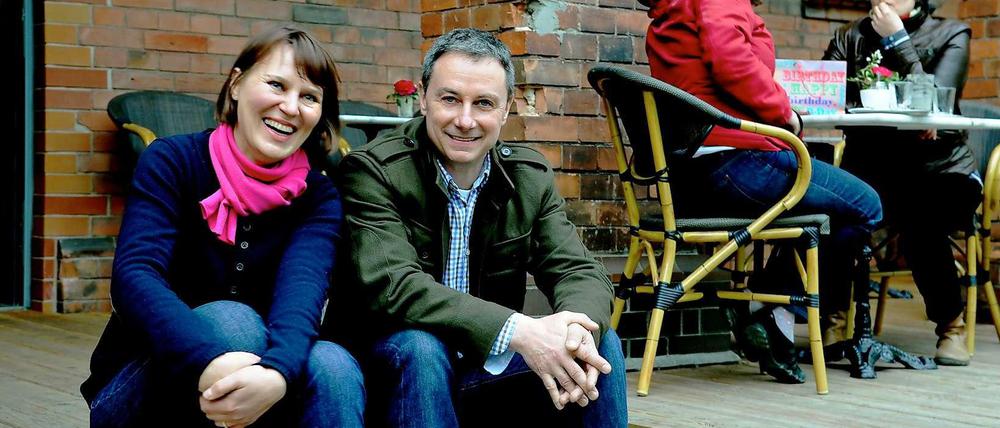 Olga und Martin Strauss, 44 und 48, haben das Friedhofsgebäude auf dem Friedrichswerderschen Friedhof als Café eingerichtet.