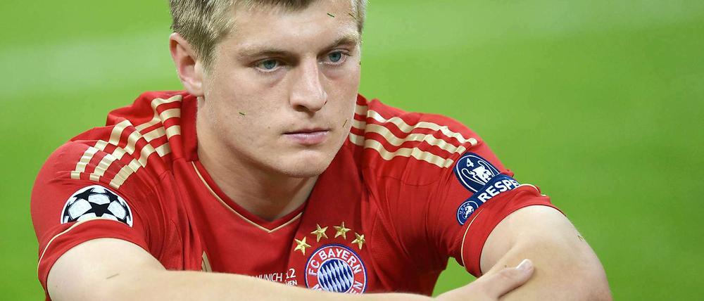 Geknickt. Toni Kroos muss noch etwas aussetzen.