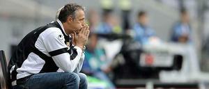 Beliebte Gäste: Union-Trainer Uwe Neuhaus musste auch bei 1860 München tief durchatmen. Seit acht spielen warten die Berliner nun schon auf einen Auswärtssieg.