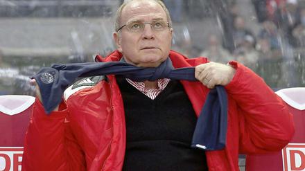 Es wird eng für Uli Hoeneß. Aber der Bayern-Boss will aufklären.